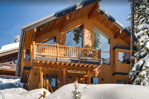 Exterior - Massive Views, Ski-In/Out *Nordic Spa - Hot Tub & Sauna* BBQ, Games, Sleeps 12 (Beaverdell)