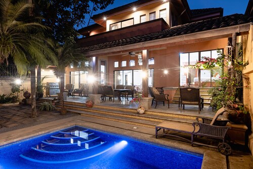 Beachside Comfort for Families | 2-Minute Walk to the Ocean