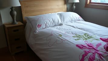 3 bedrooms, desk, iron/ironing board, WiFi