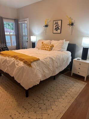3 bedrooms, desk, iron/ironing board, free WiFi