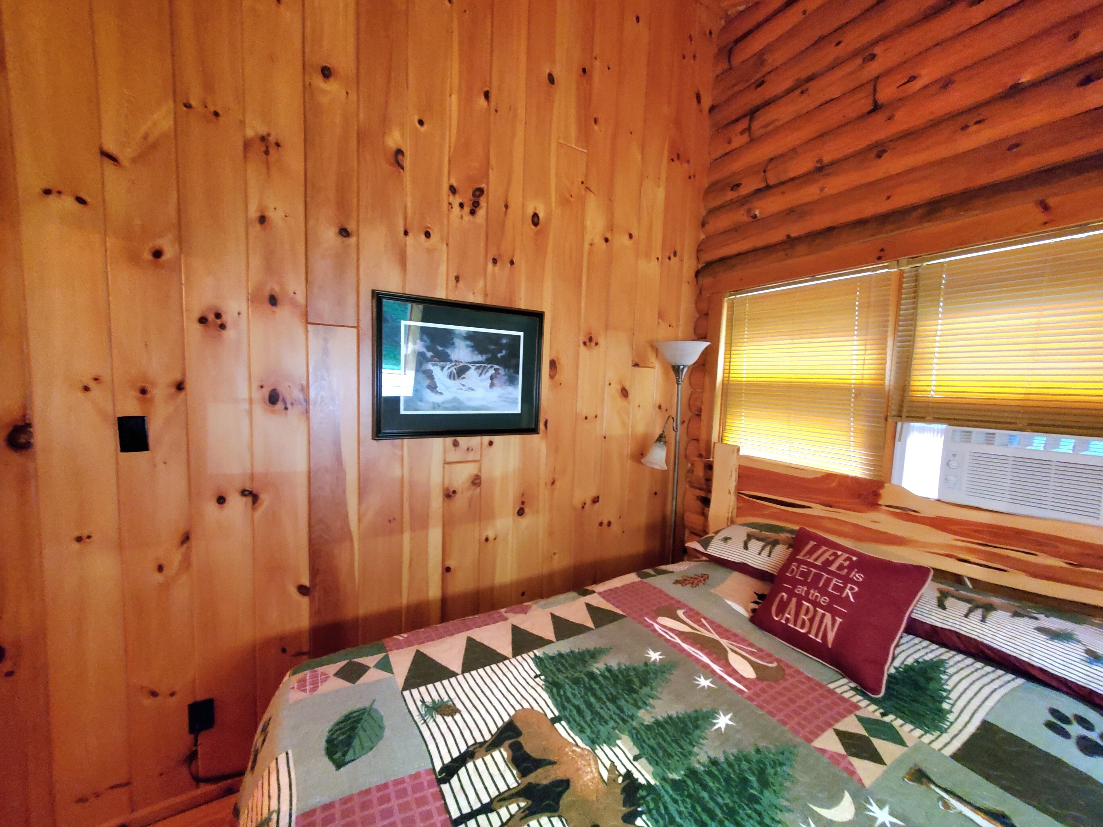 2 bedrooms, travel crib, WiFi (free), bed sheets