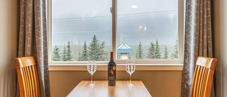 Suite estudio familiar | Servicio de comidas en la habitación