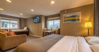 Banff Boundary Lodge Mountainview Studio