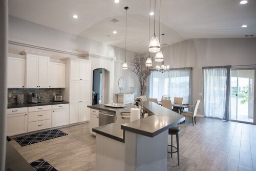 Gorgeous 5-Star Home on the Lake, near Laughlin/Bullhead Casinos & Lake Mohave