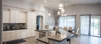 Gorgeous 5-Star Home on the Lake, near Laughlin/Bullhead Casinos & Lake Mohave