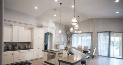 Gorgeous 5-Star Home on the Lake, near Laughlin/Bullhead Casinos & Lake Mohave