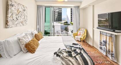 Stunning Waterfront Retreat in the Heart of Cairns