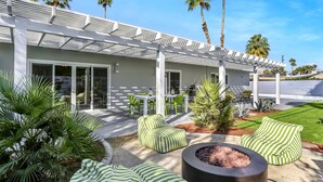 Property grounds - Farrell 2 (Palm Springs)