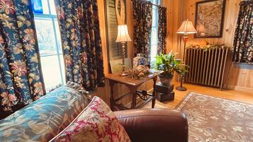 1 habitación, escritorio, wifi gratis y ropa de cama