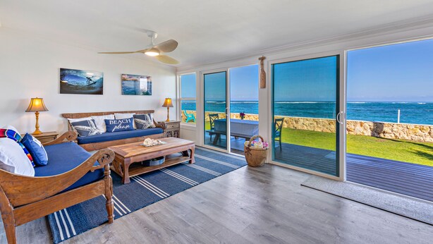 Living area - Oceanfront Mokuleia Home with Stunning Views (Waialua)