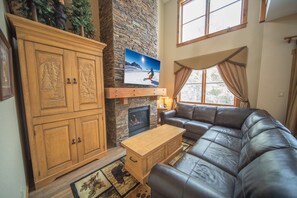 Design Townhome, 3 Bedrooms, Balcony, Partial Lake View (Seasons 1841) | Exterior