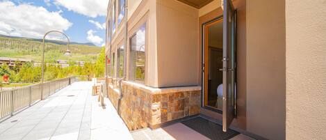 Estúdio luxo, 2 camas Queen, sacada, vista para o resort (Slopeside 2736) | Fachada