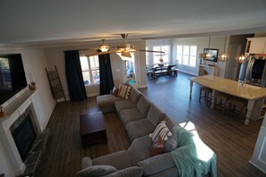 Living area - Masters Rental With Water Views (Evans)