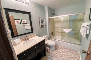 Condo, 1 Queen Bed with Sofa bed, Courtyard View (Flying Dutchman 1190) | Bathroom