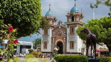 المنشأة من الخارج