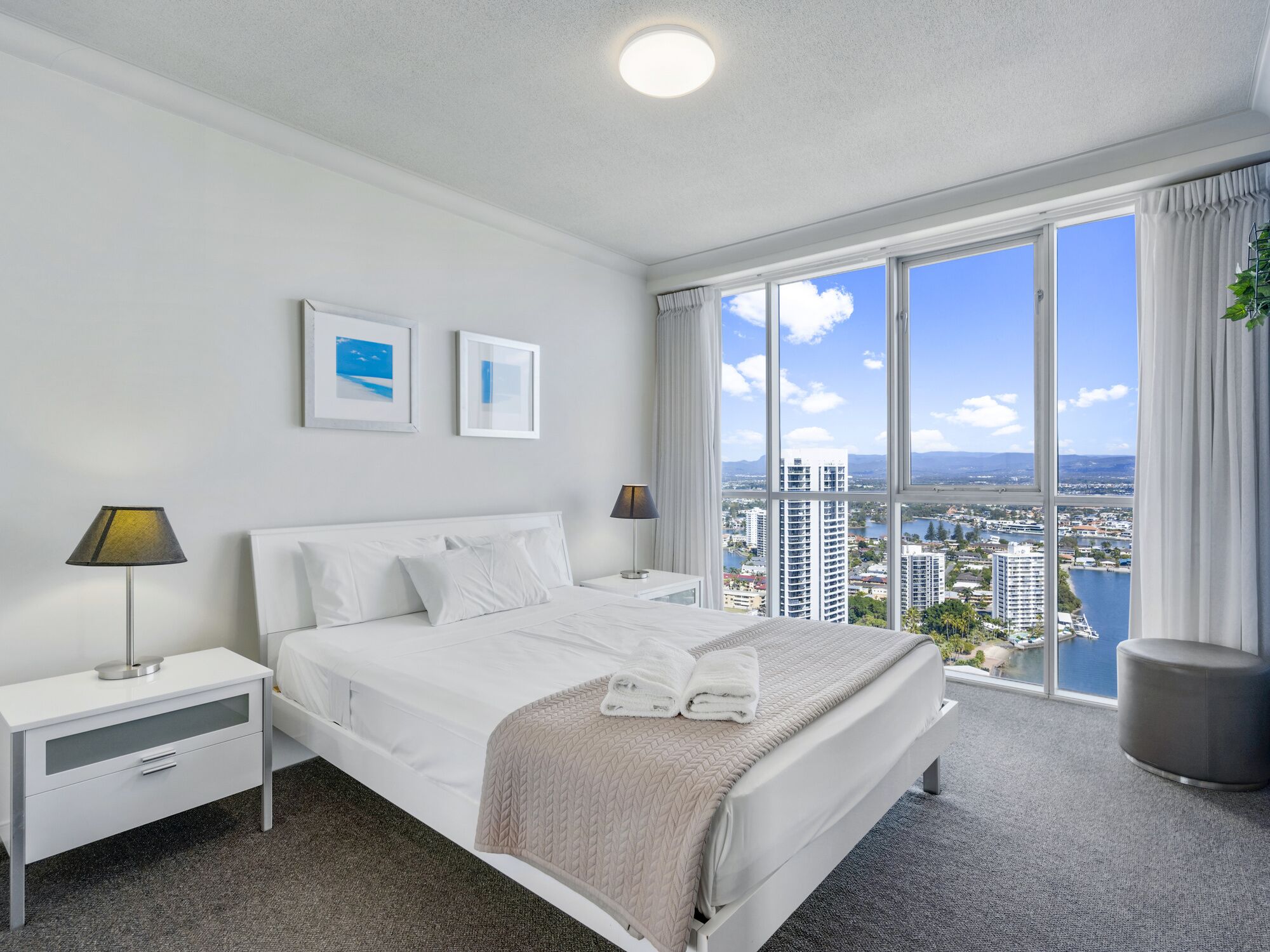 Towers of Chevron - Private Apartments