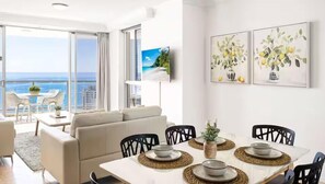 Dining - Towers of Chevron - Private Apartments (Surfers Paradise)