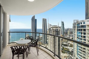 Three-Bedroom Apartment with Ocean View (High Floor) | Terrace/patio