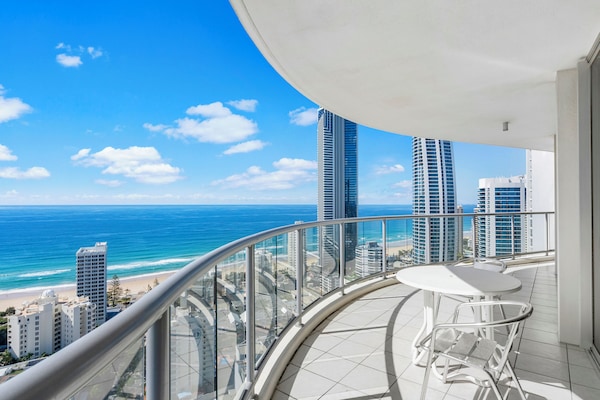 Two-Bedroom Apartment with Ocean View (High Floor) | Balcony