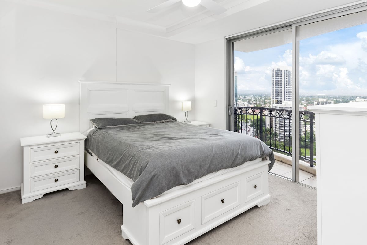 2 bedrooms, premium bedding, individually decorated