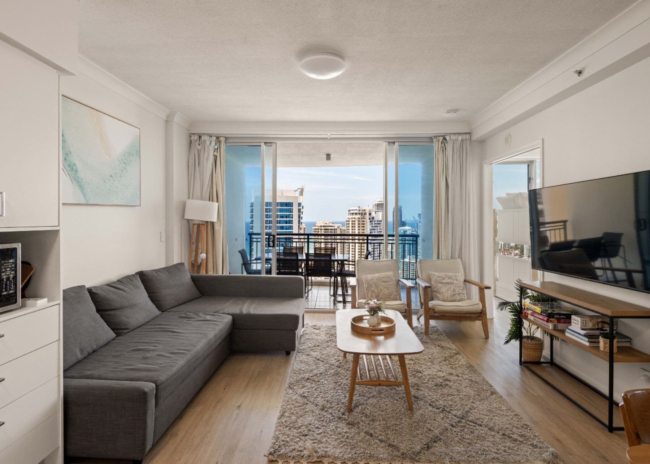 Apartamento, 2 quartos, vista para a cidade | Área de estar | TV de tela plana 40 polegadas com canais digitais, TV