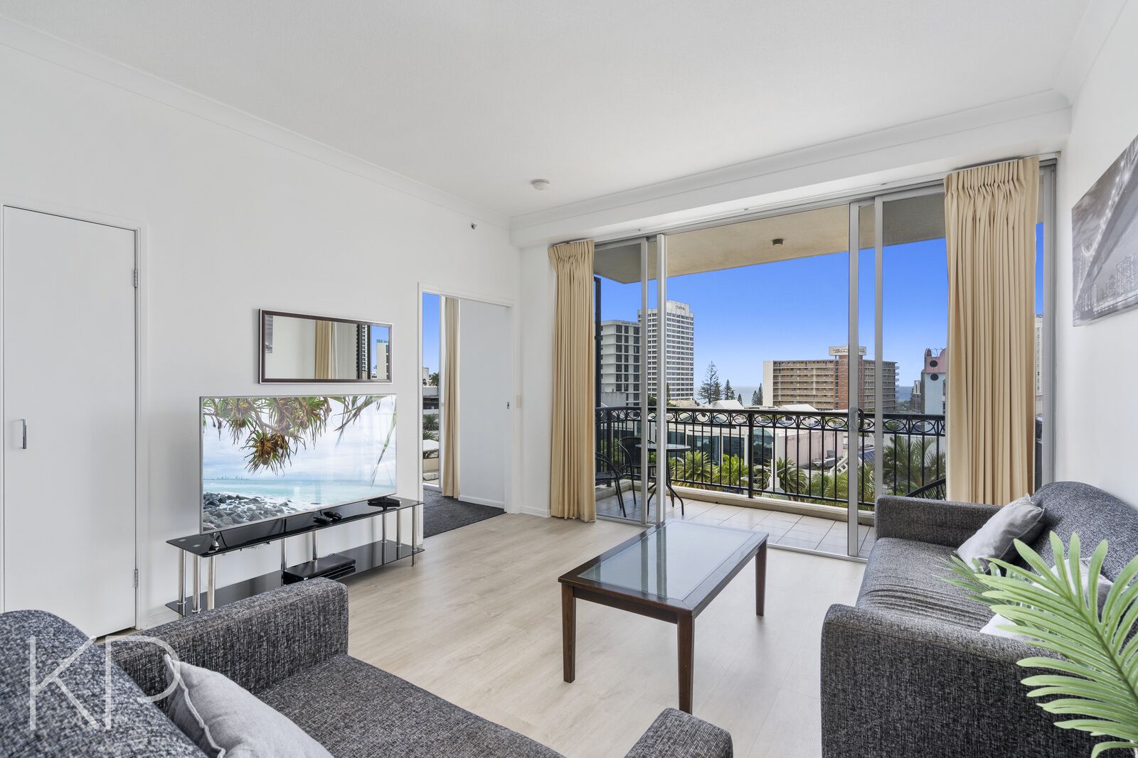 Towers of Chevron - Private Apartments — image 4
