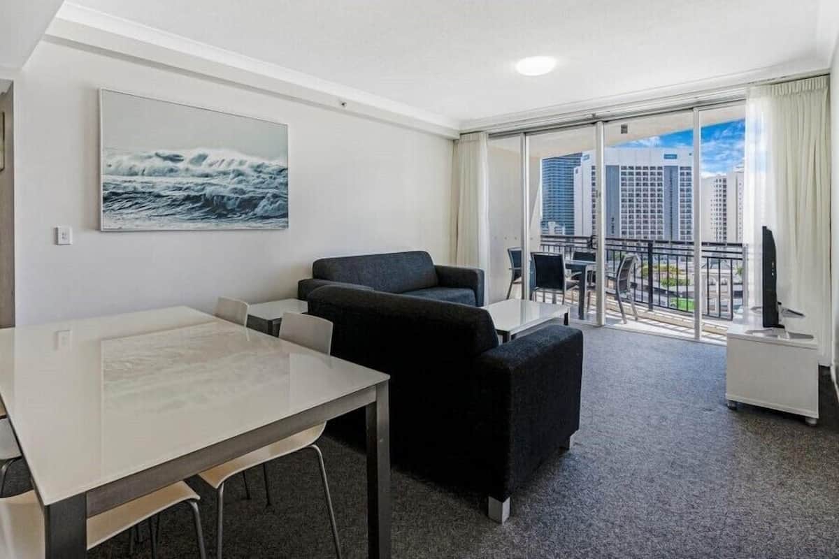 Apartemen Superior | Area keluarga | Televisi layar datar 40-inci dengan saluran TV digital dan TV