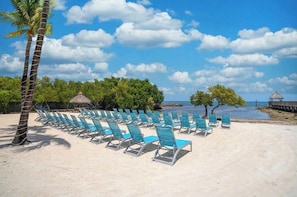 Beach nearby, sun-loungers, beach towels