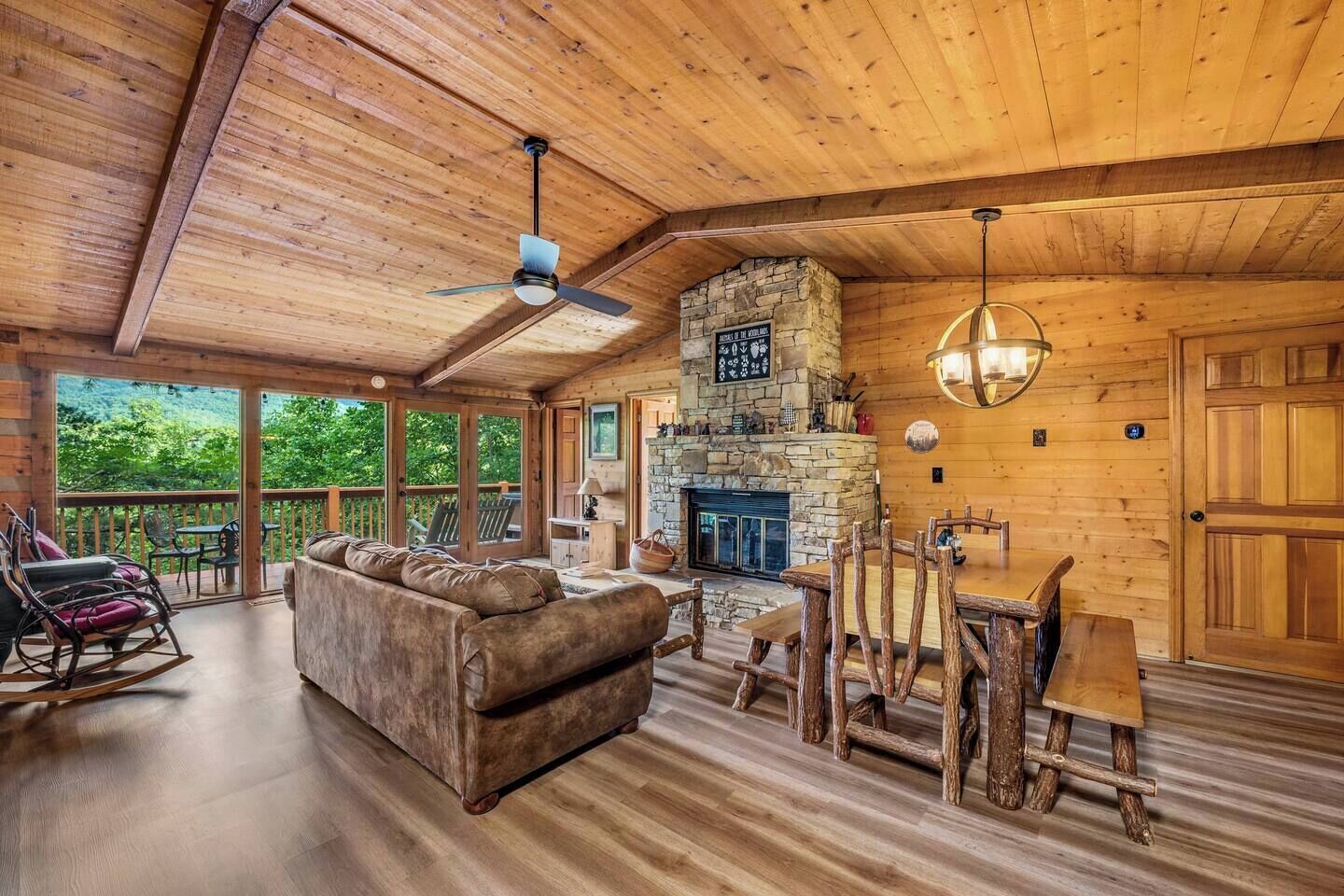 تلفزيون ذكي، مدفأة، برامج وأفلام نتفليكس، كرة قدم الطاولة