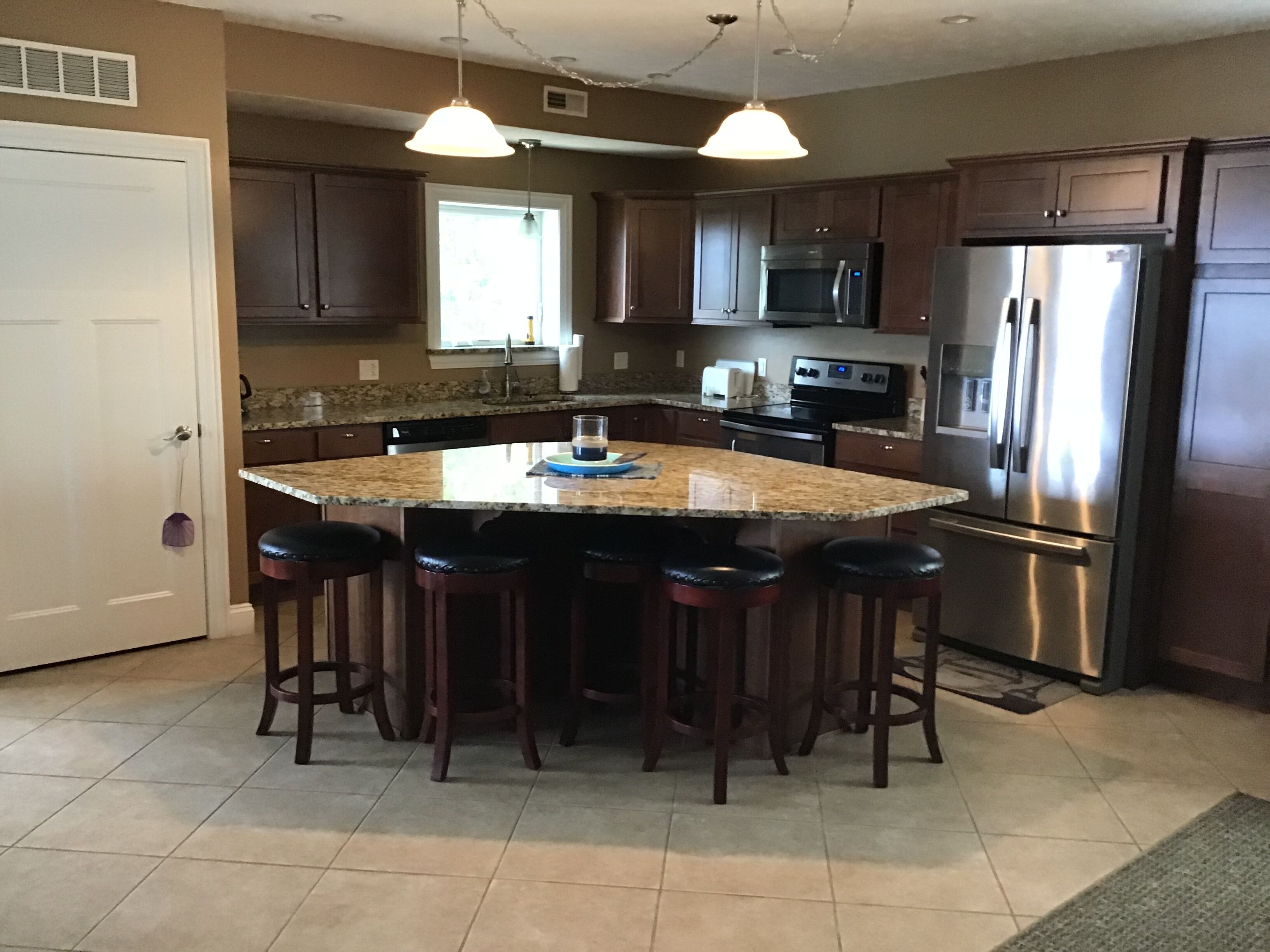 2 BR/2 Ba Lakefront Condo 211-open concept kitchen/living and dining room