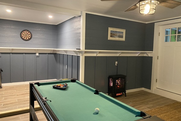 Game room-Game table (pool/air hockey/pingpong), darts, corn hole, board games..