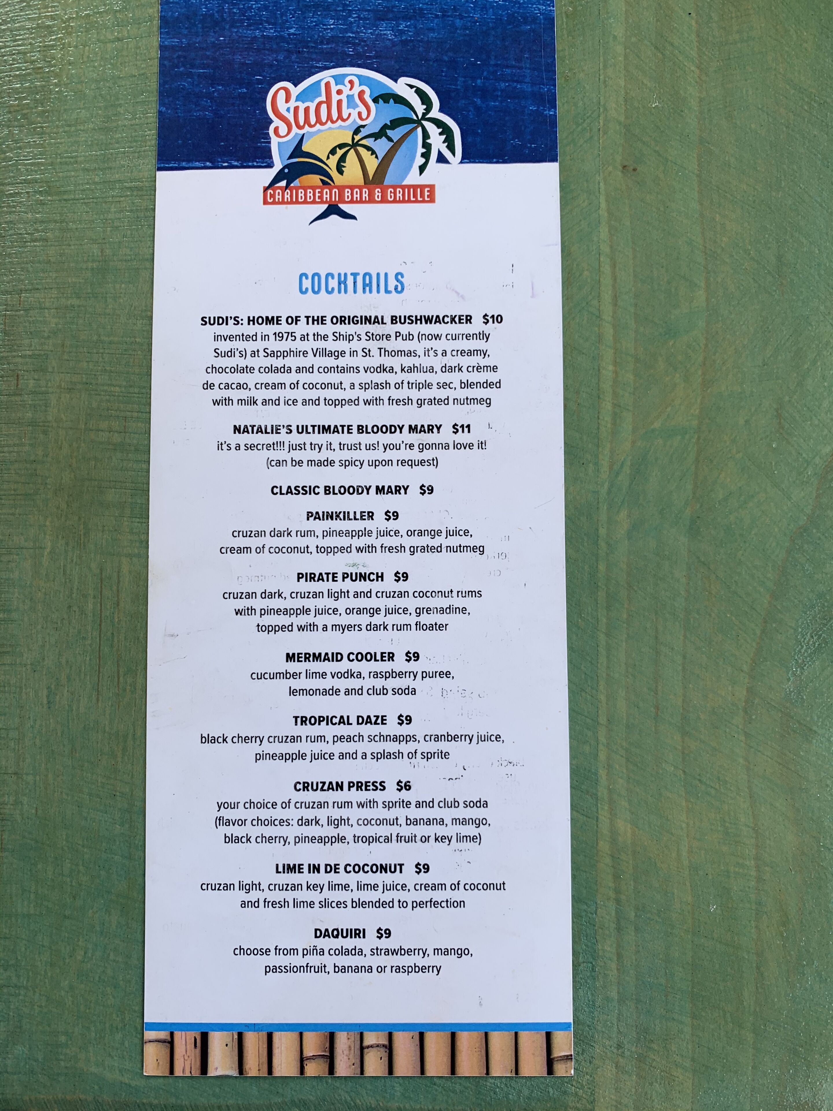 Speisekarte von Sudi's Caribbean Bar & Grille mit verschiedenen Cocktails und Preisen.
