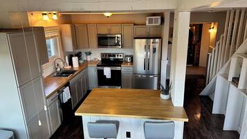 Geladeira, micro-ondas, fogão, cooktop