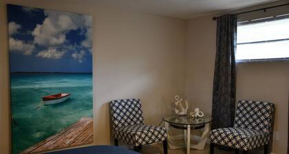 Venice Pool Home- Breezy Inn
