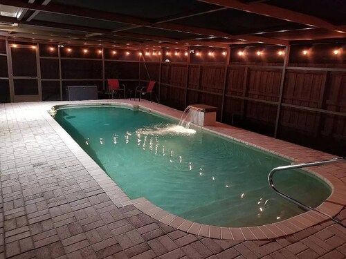 Venice Pool Home- Breezy Inn
