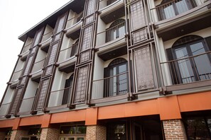 Front of property - Sanae' Oldtown Hotel (Chiang Mai)