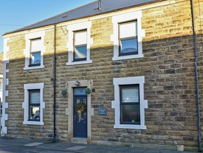 Exterior - 5 bedroom accommodation in Amble, near Morpeth (Amble, near Morpeth)