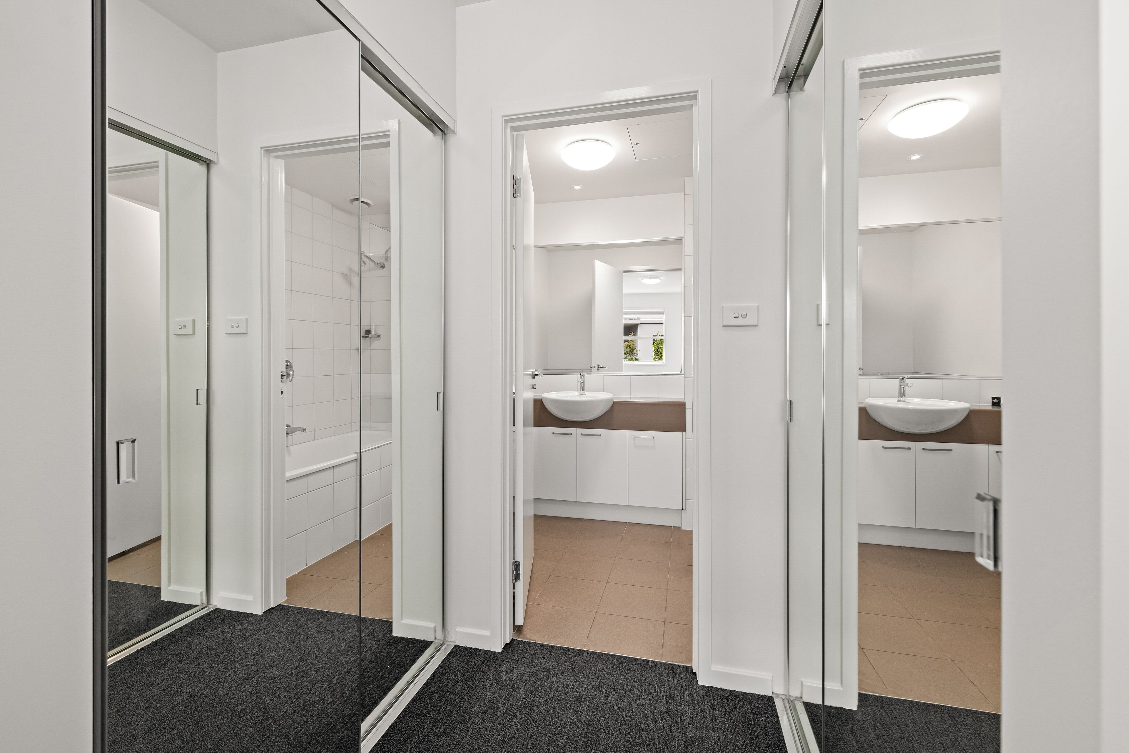 King One Bedroom Executive Apartment — image 7
