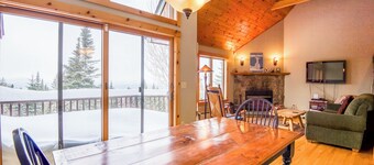 Rock Pond Condo 77 - Ski in Ski out Cozy Condo at Saddleback