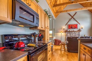 Fridge, microwave, oven, stovetop - Rock Pond Condo 79 | Saddleback, Ski-in/out (Sandy River Plantation)