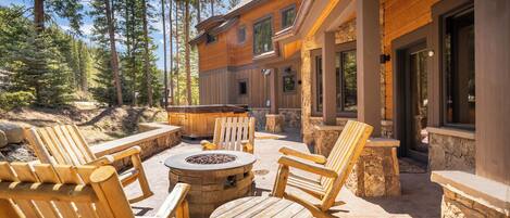 House (4 Bedrooms) | Exterior