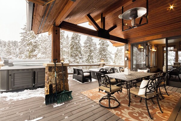 House (6 Bedrooms) | Exterior