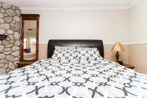 3 Schlafzimmer, Schreibtisch, Bügeleisen/Bügelbrett, kostenloses WLAN