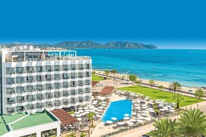 A hotel with a rooftop pool, a beachside lounge area, and a view of the sea and hills. - Allsun Borneo Hotel (Sant Llorenc des Cardassar)