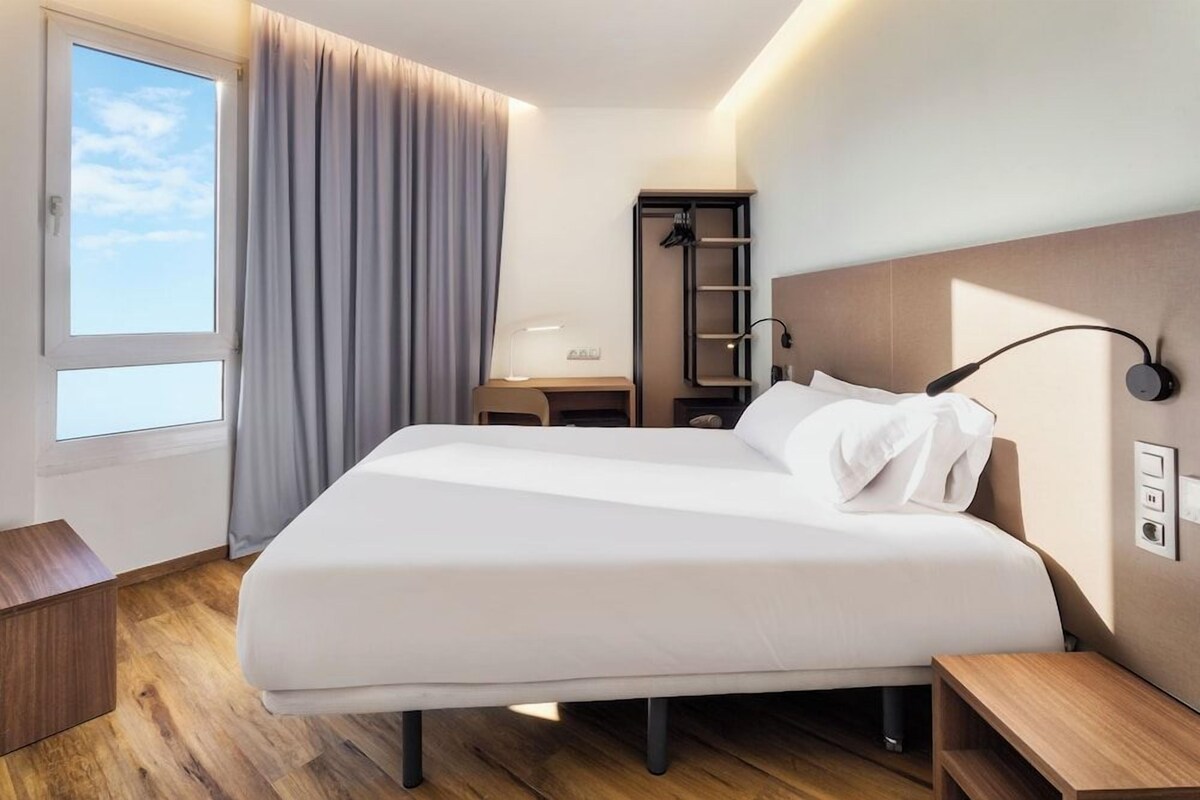 Minibar, in-room safe, desk, iron/ironing board (on request)