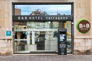 Property entrance - B&B Hotel Tarragona Centro Urbis (Tarragona)