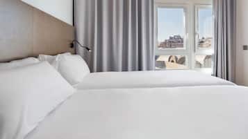 Twin Room | Minibar, in-room safe, desk, iron/ironing board