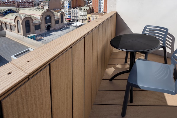 Habitación doble superior | Minibar, caja de seguridad en la habitación y escritorio