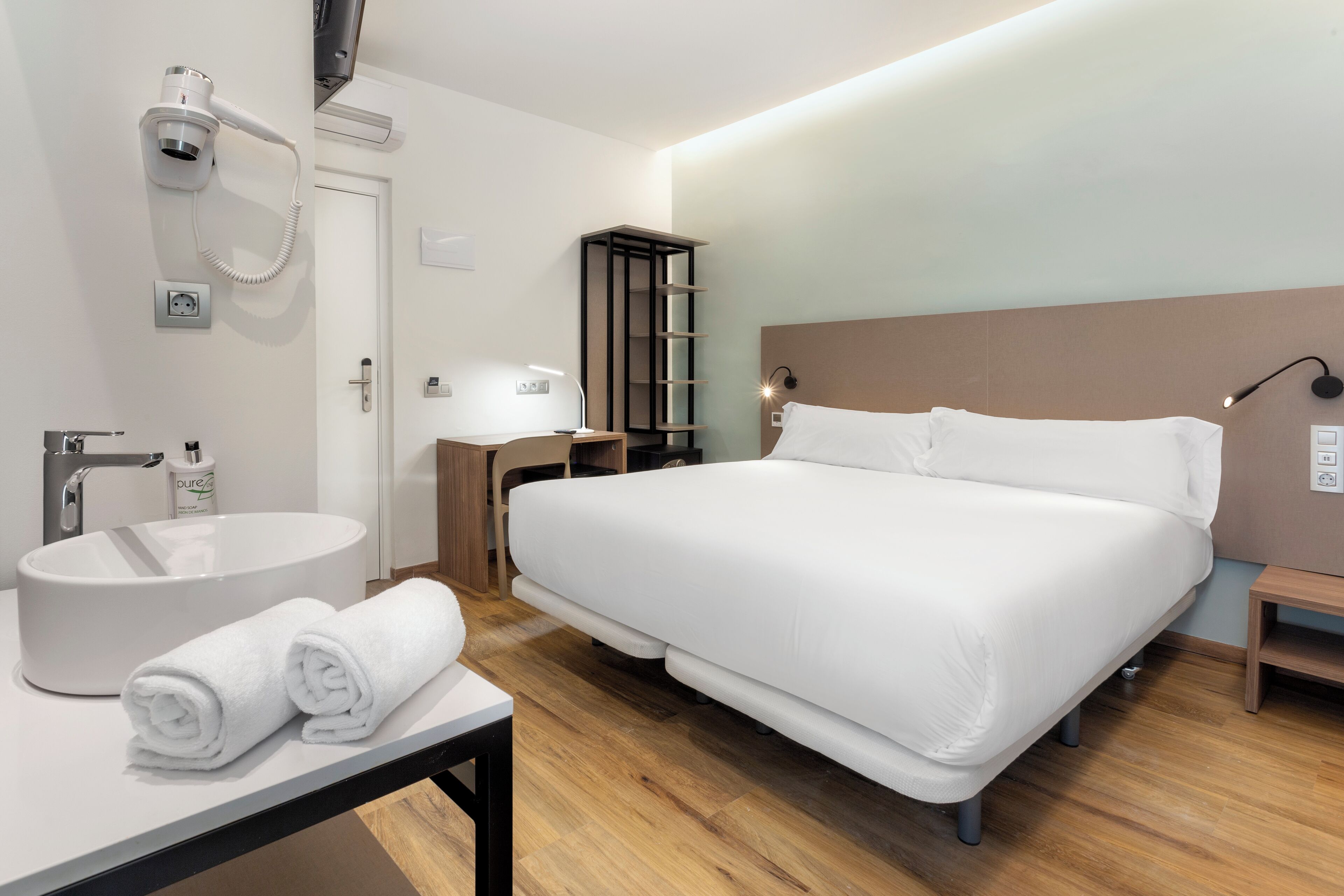 Photo - B&B HOTEL Tarragona Centro Urbis