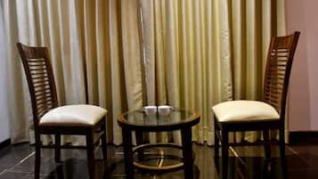Studio Suite | Desk, laptop workspace, iron/ironing board, free WiFi